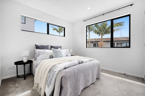 Photo of property in 16 Gosford Drive, Botany Downs, Auckland, 2010