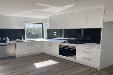 Photo of property in 27a Sunnyside Road, Sunnyvale, Auckland, 0612