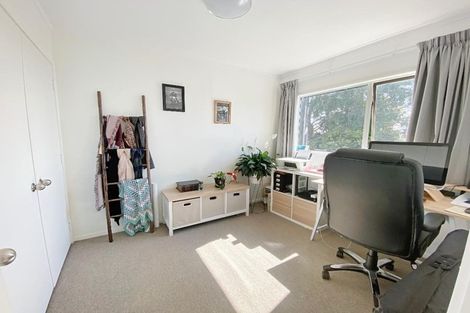 Photo of property in 1/307a Wairau Road, Totara Vale, Auckland, 0627