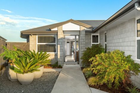 Photo of property in 77 Te Kio Crescent, Papamoa Beach, Papamoa, 3118