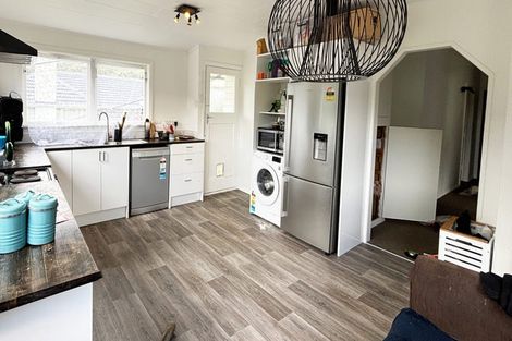 Photo of property in 37 Bird Grove, Stokes Valley, Lower Hutt, 5019