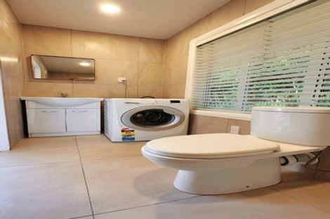 Photo of property in 60 Marine Parade, Mellons Bay, Auckland, 2014