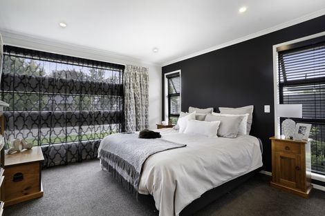 Photo of property in 15 Maple Grove, Kingston, Wellington, 6021