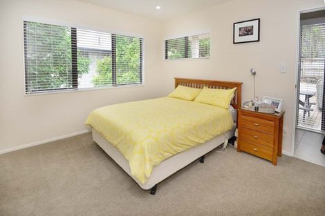 Photo of property in 2/73 Athena Drive, Totara Vale, Auckland, 0629