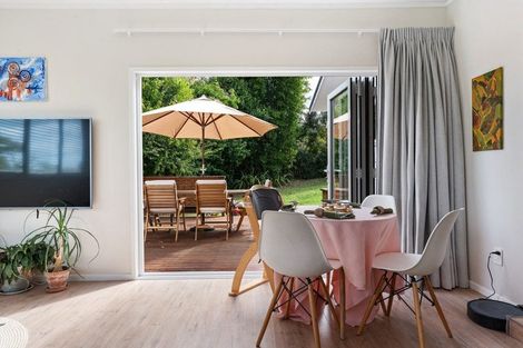 Photo of property in 1/133 Edmonton Road, Te Atatu South, Auckland, 0610