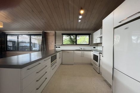 Photo of property in 112 Heta Road, Highlands Park, New Plymouth, 4312