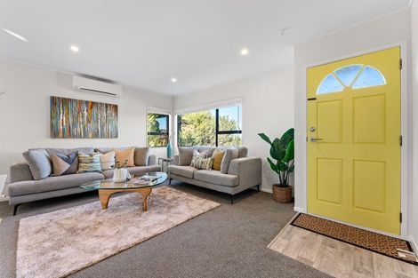 Photo of property in 1/14 Kupari Place, Totara Vale, Auckland, 0629