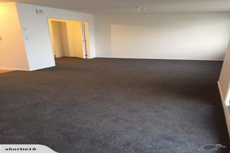 Photo of property in 68 Mountain Road, Henderson Valley, Auckland, 0612