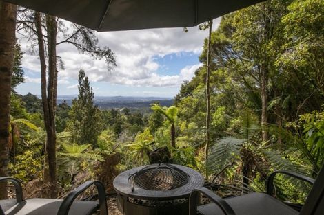 Photo of property in 408a Scenic Drive, Waiatarua, Auckland, 0612