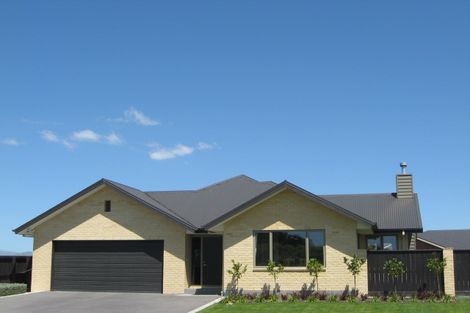 Photo of property in 96 Willowview Drive, Redwood, Christchurch, 8051