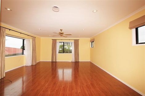 Photo of property in 103 Golf Road, New Lynn, Auckland, 0600