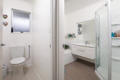 Photo of property in 24 Ranfurly Avenue, Fairfield, Hamilton, 3214