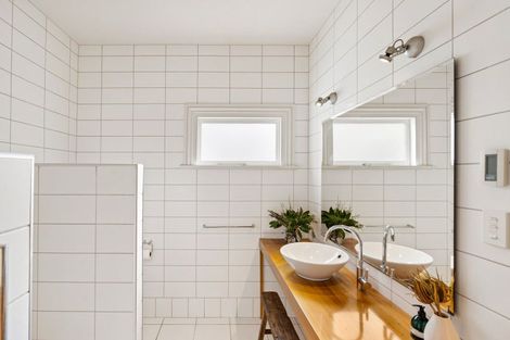 Photo of property in 6 Thompson Road, Bluff Hill, Napier, 4110