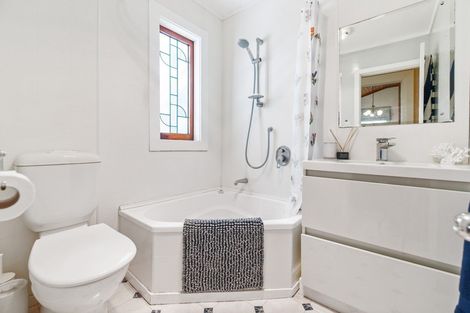 Photo of property in 11 Young Street, Claudelands, Hamilton, 3214