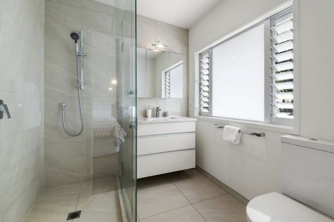 Photo of property in 53 Parr Terrace, Castor Bay, Auckland, 0620