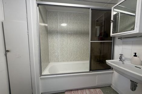 Photo of property in Churchill Flats, 213 The Terrace, Wellington Central, Wellington, 6011