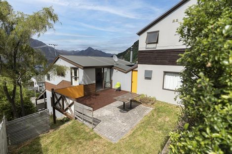 Photo of property in 9a Dart Place, Fernhill, Queenstown, 9300