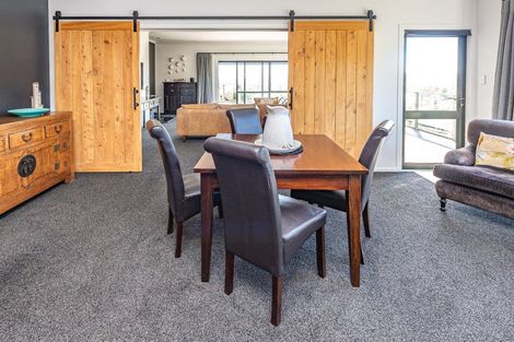 Photo of property in 1 Shakespeare Road, Bastia Hill, Whanganui, 4500