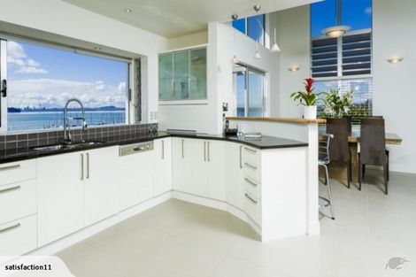 Photo of property in 15 Courtneys, West Harbour, Auckland, 0618