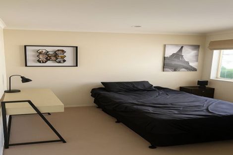 Photo of property in 32 Mandalay Place, Waiuku, 2123