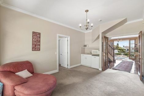 Photo of property in 104 Kitchener Road, Milford, Auckland, 0620