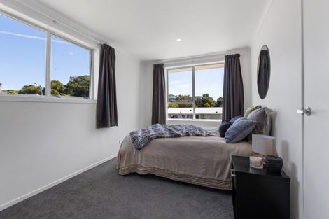 Photo of property in 5 Brixham Place, Merrilands, New Plymouth, 4312