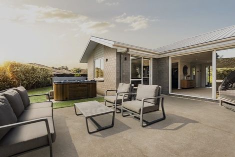 Photo of property in 26 Fernbrook Drive, Hurworth, New Plymouth, 4310
