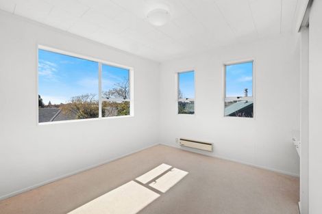 Photo of property in 3b Hunter Place, Merrilands, New Plymouth, 4312