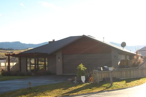 Photo of property in 3 Mystery Grove, Lake Hayes, Queenstown, 9304