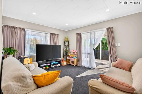 Photo of property in 3 Huruhuru Road, Massey, Auckland, 0614