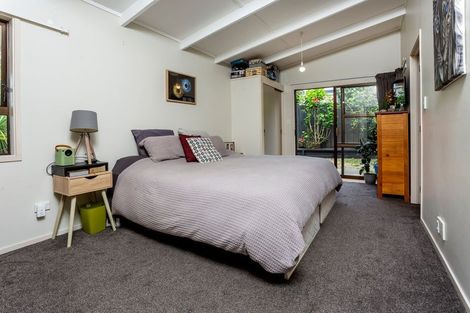 Photo of property in 34 Unsworth Drive, Unsworth Heights, Auckland, 0632