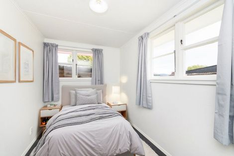 Photo of property in 33 Crewe Crescent, Hokowhitu, Palmerston North, 4410
