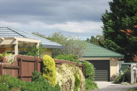 Photo of property in 15 Heversham Place, Glendene, Auckland, 0602