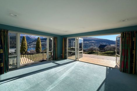 Photo of property in 2 Garland Terrace, Kelvin Heights, Queenstown, 9300