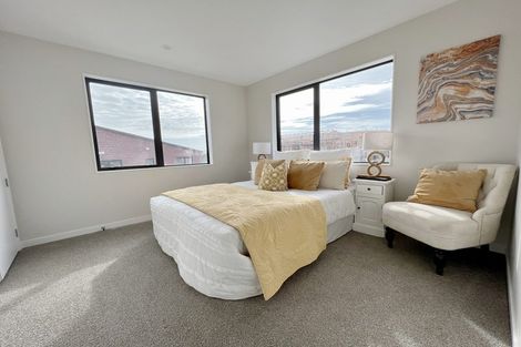 Photo of property in 4 Pohewa Road, Silverdale, 0932