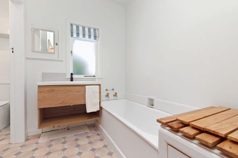 Photo of property in 4 Pitau Road, Mount Maunganui, 3116