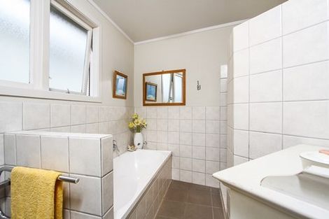 Photo of property in 1/75 Rosedale Road, Pinehill, Auckland, 0632