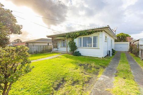 Photo of property in 34 Miro Street, Castlecliff, Whanganui, 4501