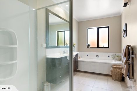 Photo of property in 40 Coachman Drive, Flat Bush, Auckland, 2016