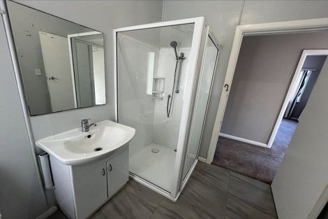 Photo of property in 98/98a Weraroa Road, Levin, 5510