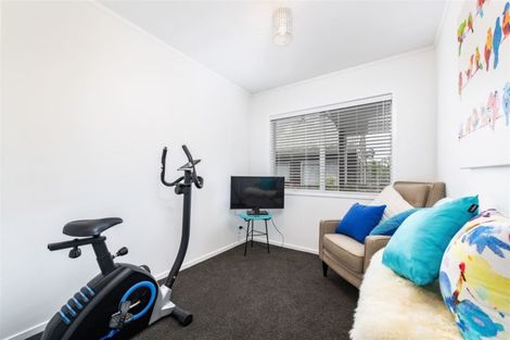 Photo of property in 2/25 Lucinda Place, Glen Eden, Auckland, 0602