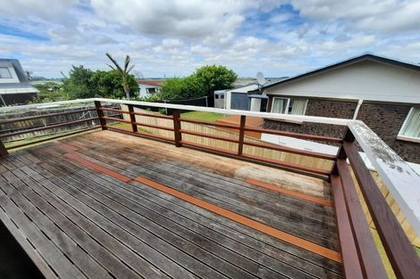 Photo of property in 32 Hadley Wood Drive, Wattle Downs, Auckland, 2103