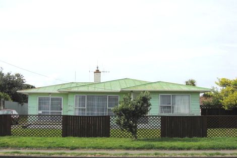 Photo of property in 18 Polson Street, Castlecliff, Whanganui, 4501