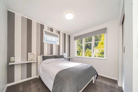 Photo of property in 114 Pinehaven Road, Pinehaven, Upper Hutt, 5019