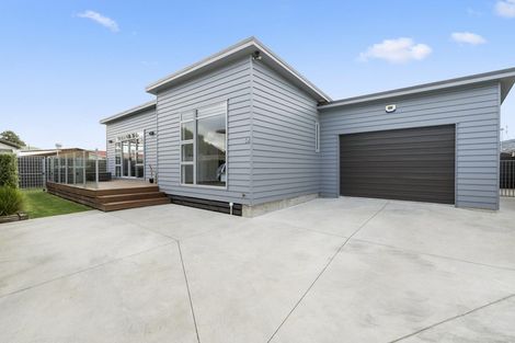 Photo of property in 58 Exeter Crescent, Takaro, Palmerston North, 4412