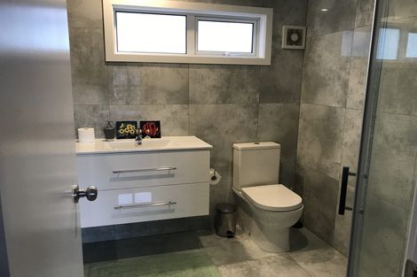 Photo of property in 6 Tadley Court, Goodwood Heights, Auckland, 2105