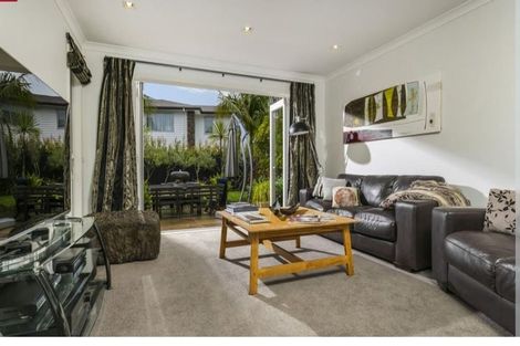 Photo of property in 2 Oscar Road, Greenhithe, Auckland, 0632