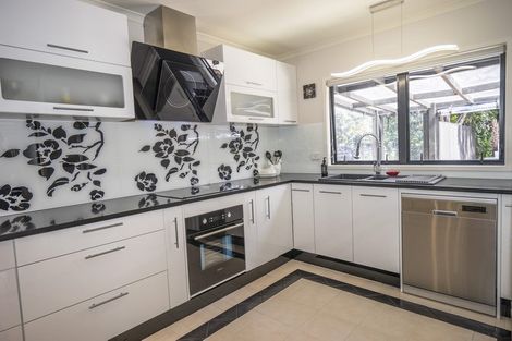Photo of property in 26 Barlow Place, Chatswood, Auckland, 0626