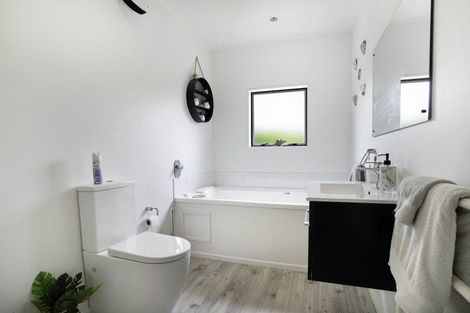 Photo of property in 82-84 Venice Street, Martinborough, 5711