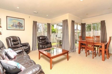 Photo of property in 2/49 Fortunes Road, Half Moon Bay, Auckland, 2012